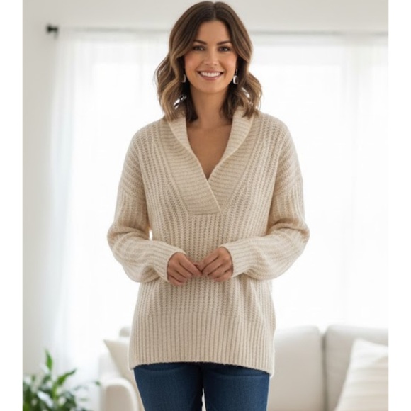 Anthropologie Sweaters - Anthropologie Cream V-Neck Sweater